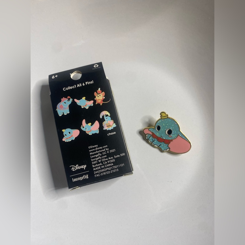 ✨ Disney Loungefly Mystery Pin – Glitter Dumbo 🎪🐘 - Picture 3 of 9